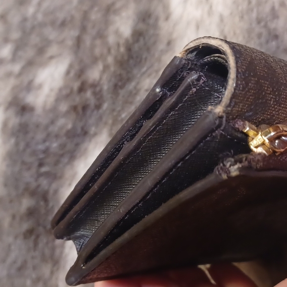 Michael Kors  wallet - Picture 5 of 16